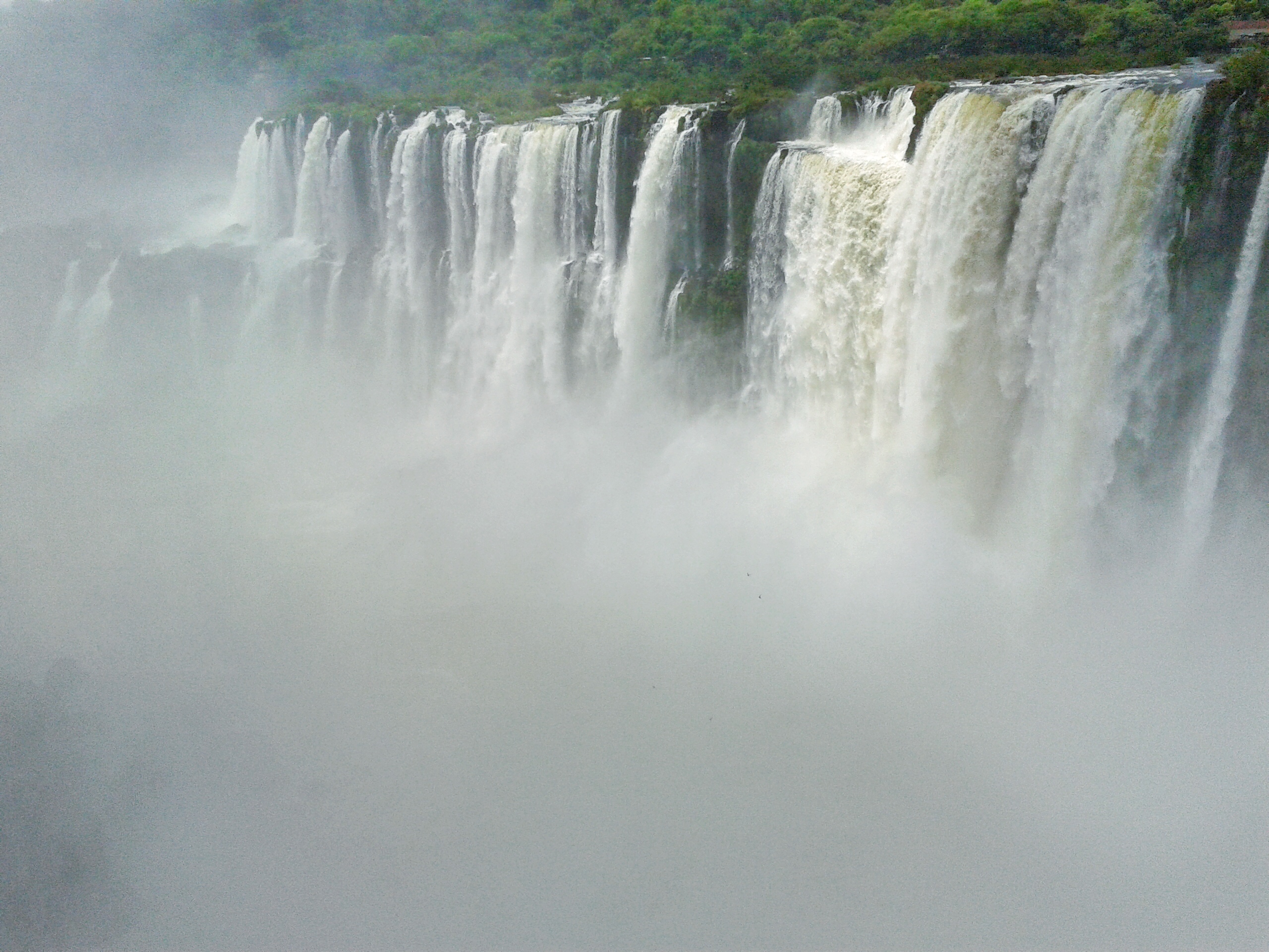 Thebetterplaces_Iguazufalls_argentineside.jpg