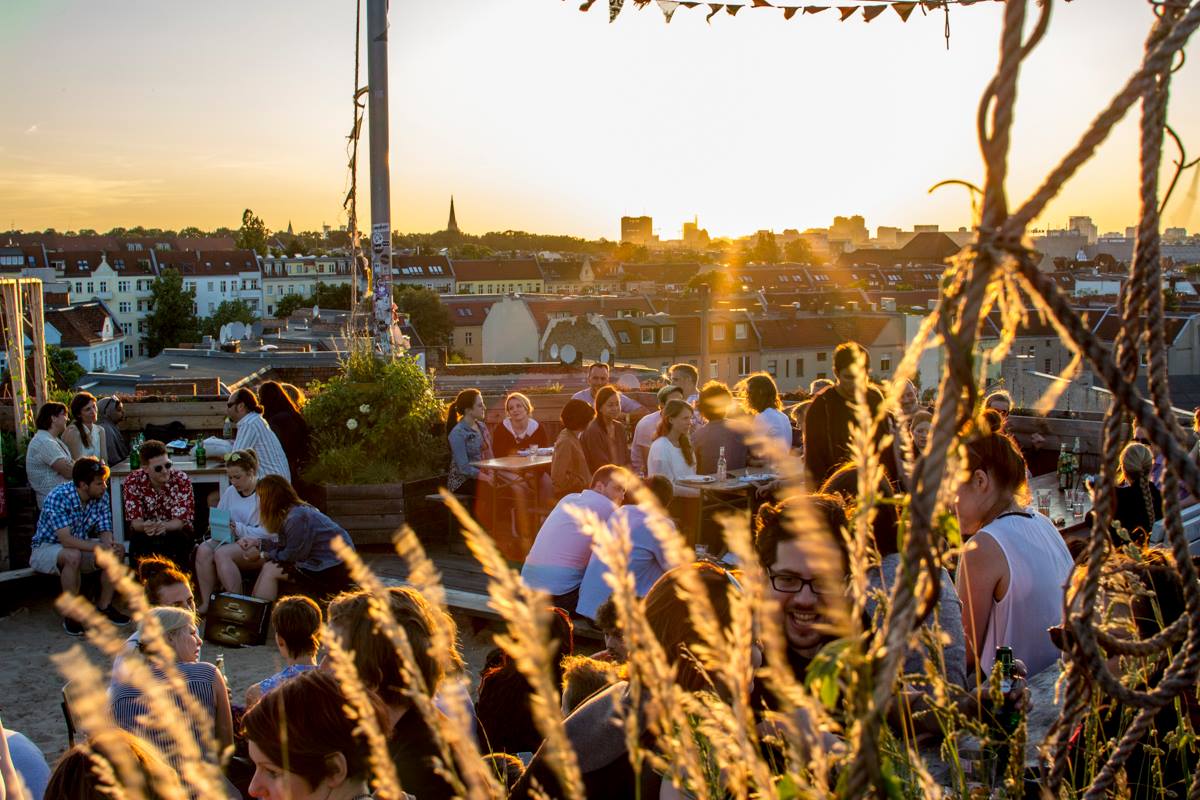 the-better-places-daydrinking-jessie-helena-schoeller-gloria-vonbronewski-wien-tel-aviv-25-hours-hotel-restaurant19250483_1395133043899282_6621317563306729064_o