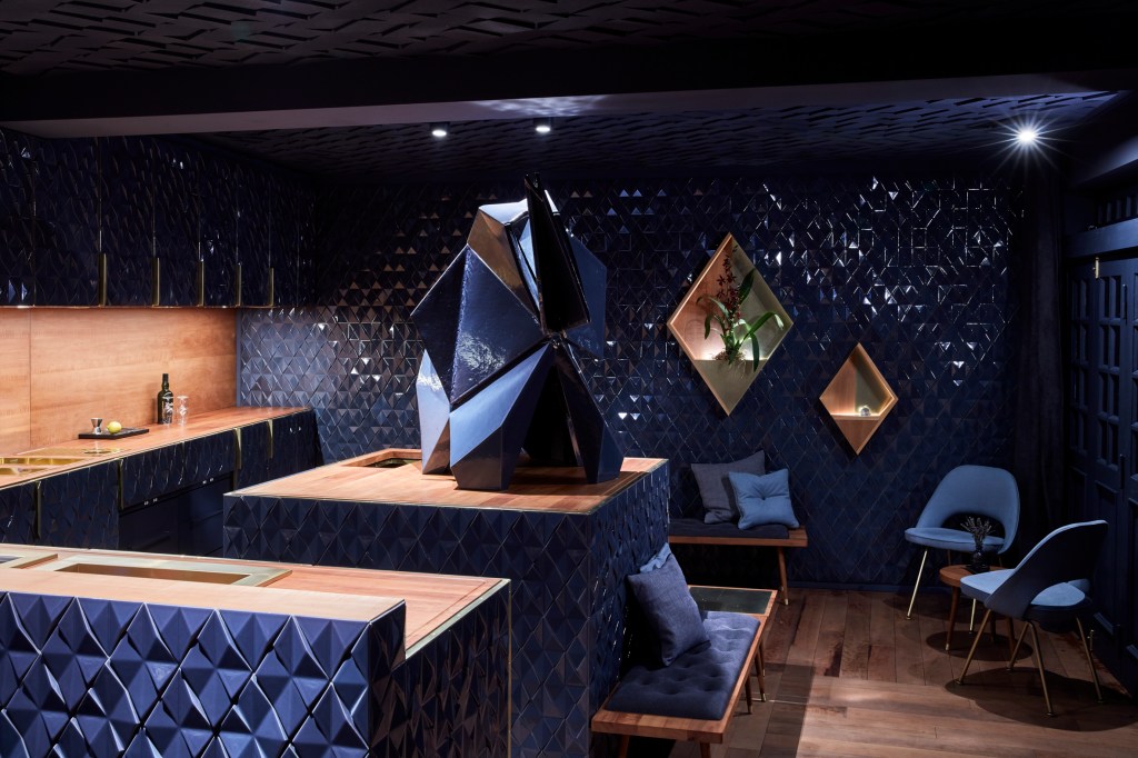 LET THE ELEPHANT SPIT TONIC WATER: NEW BAR “BONECHINA” IN&nbsp;FRANKFURT