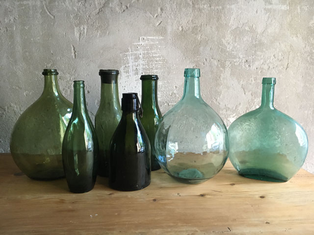 the-better-places-best-interior-shops-munich-berlin-hamburg-schoeller-jessie-vonbronewski-gloria-schoeller-helena-reiseblog-travel-blogladoug_interieur_glasflaschen