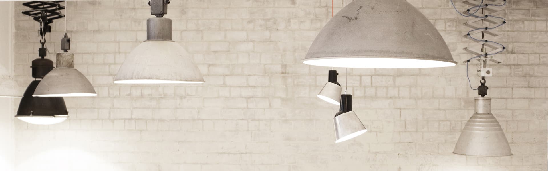 the-better-places-best-interior-shops-munich-berlin-hamburg-schoeller-jessie-vonbronewski-gloria-schoeller-helena-reiseblog-travel-blogPLY-shop-licht-leuchten-industrial-kandem-midgard-m