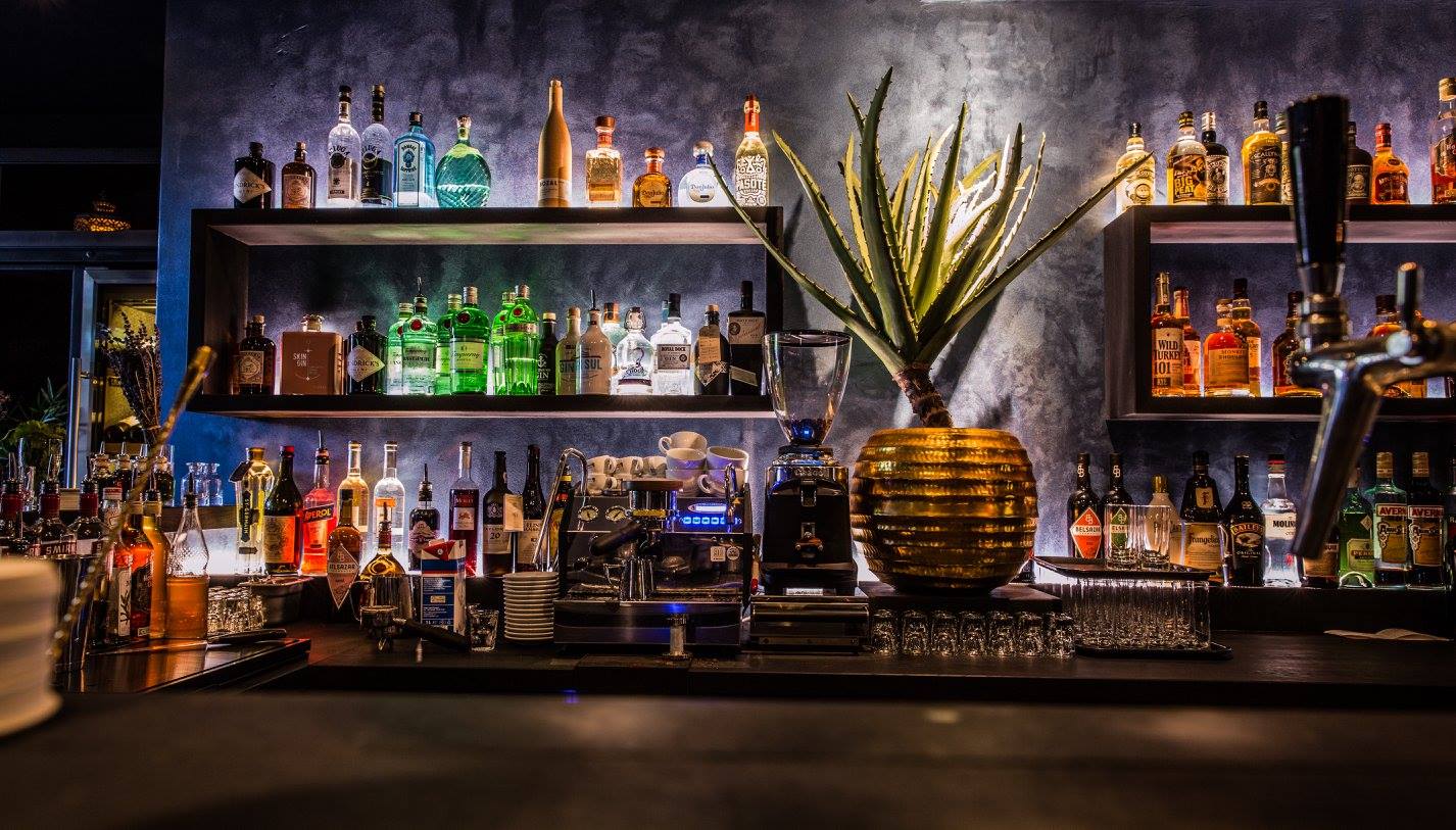 the-better-places-new-restaurant-bar-hamburg-burger-drinks-botanic-district-kuechenfreunde-schoeller-jessie-vonbronewski-gloria-schoeller-helena-reiseblog-travel-blog