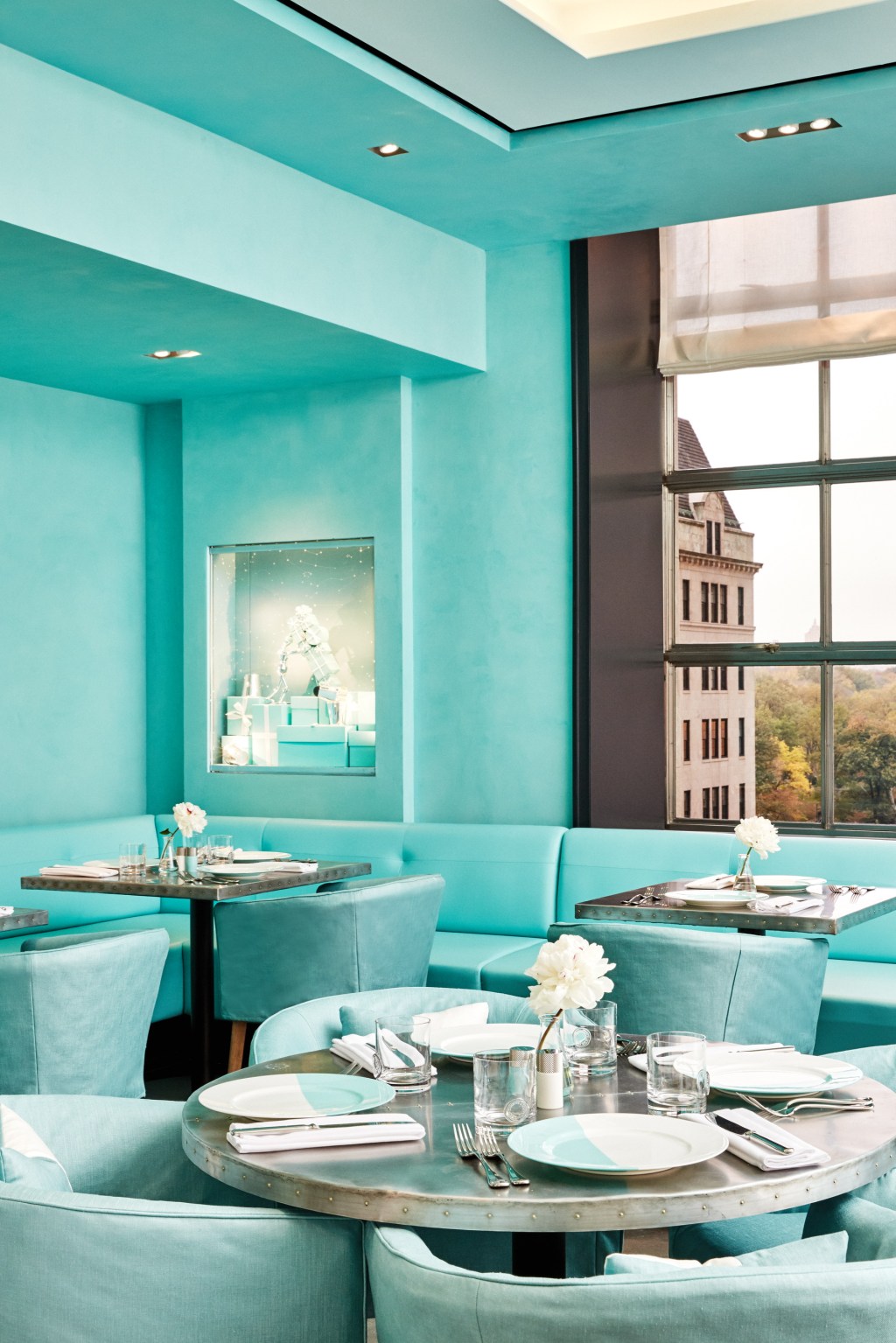 A REAL LIFE “BREAKFAST AT TIFFANY’S”: BLUE BOX CAFÉ IN NEW&nbsp;YORK