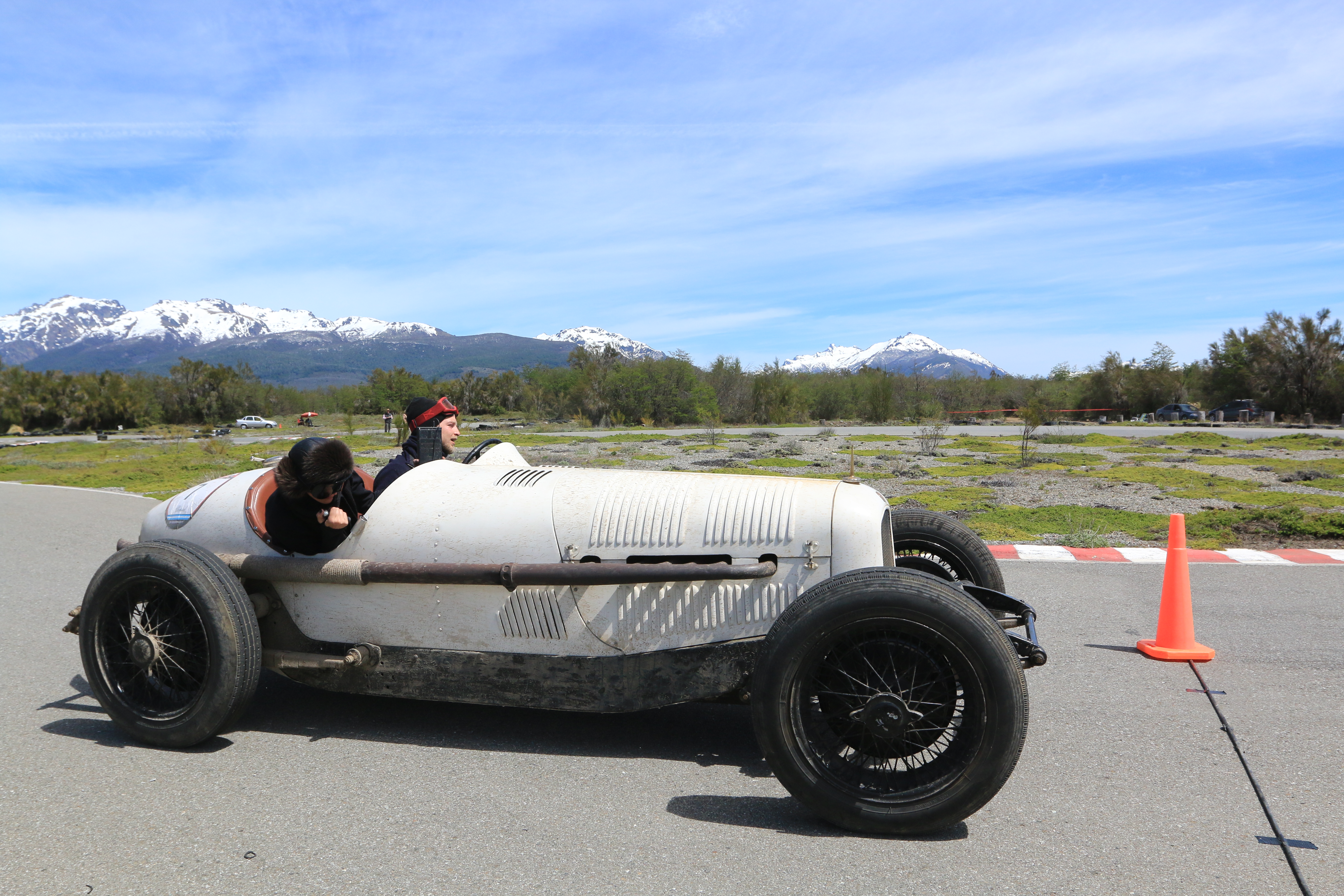 Thebetterplaces_BARILOCHE2017_oldtimerrace.JPG