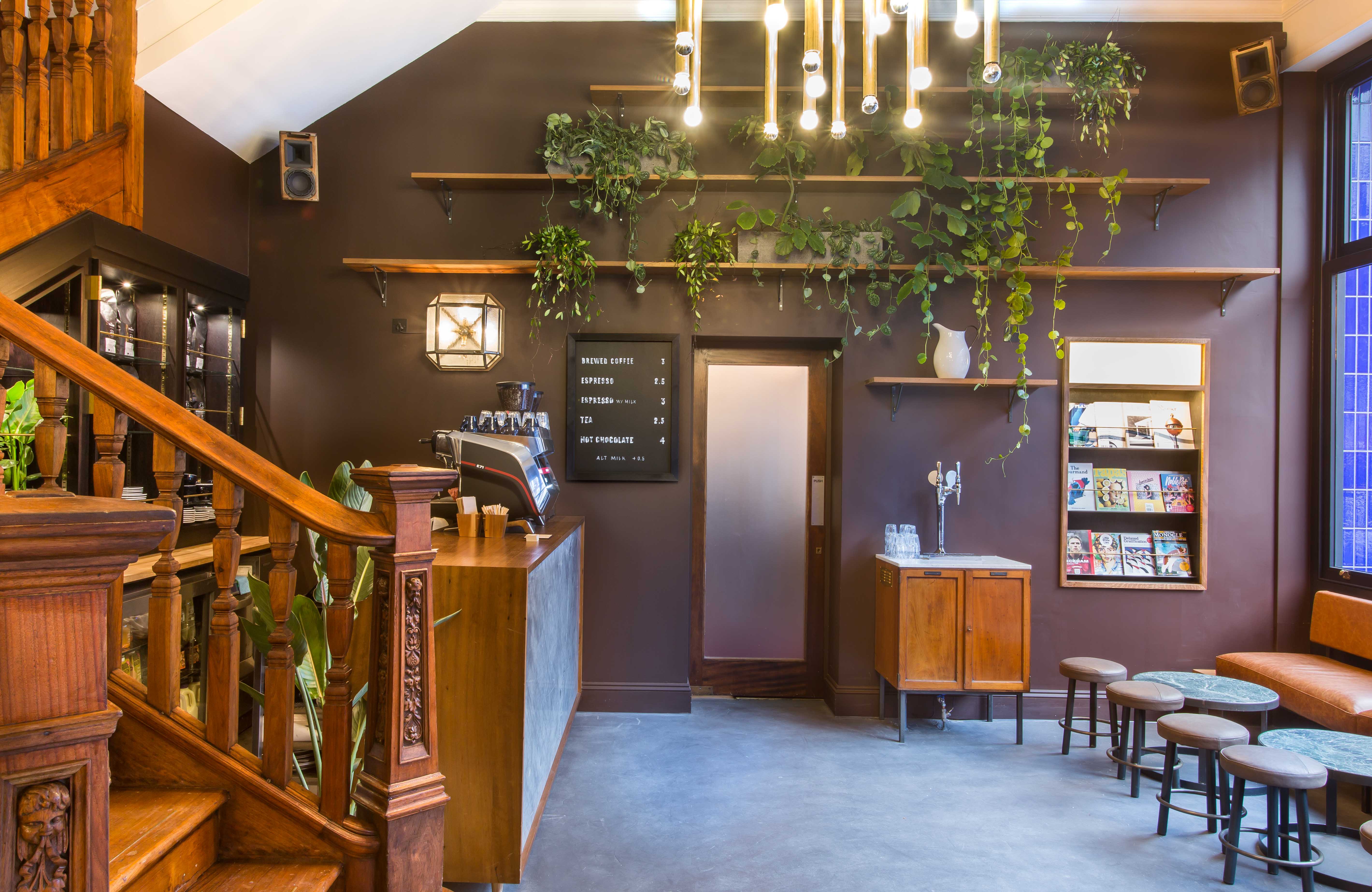 the-better-places-the-pilgrm-hotel-boutique-design-cityguide-schoeller-jessie-vonbronewski-gloria-schoeller-helena-reiseblog-travel-blogThe Pilgrm - CAFE_ENTRANCE_Jason Bailey9