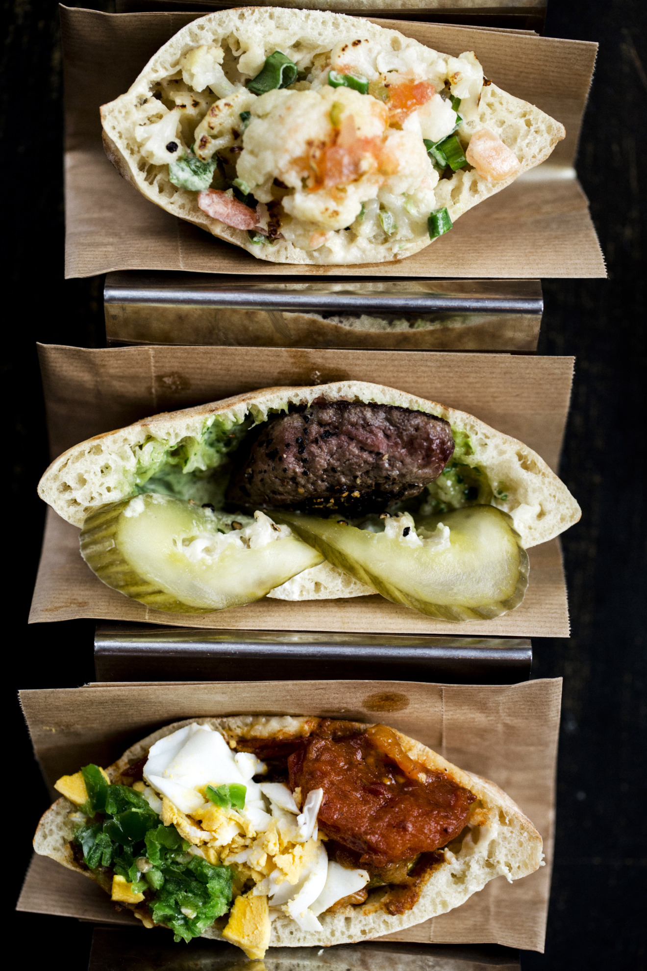 the-better-places-israeli-food-munich-berlin-hamburg-vienna-schoeller-jessie-vonbronewski-gloria-schoeller-helena-reiseblog-travel-blogmiznon_pita_03