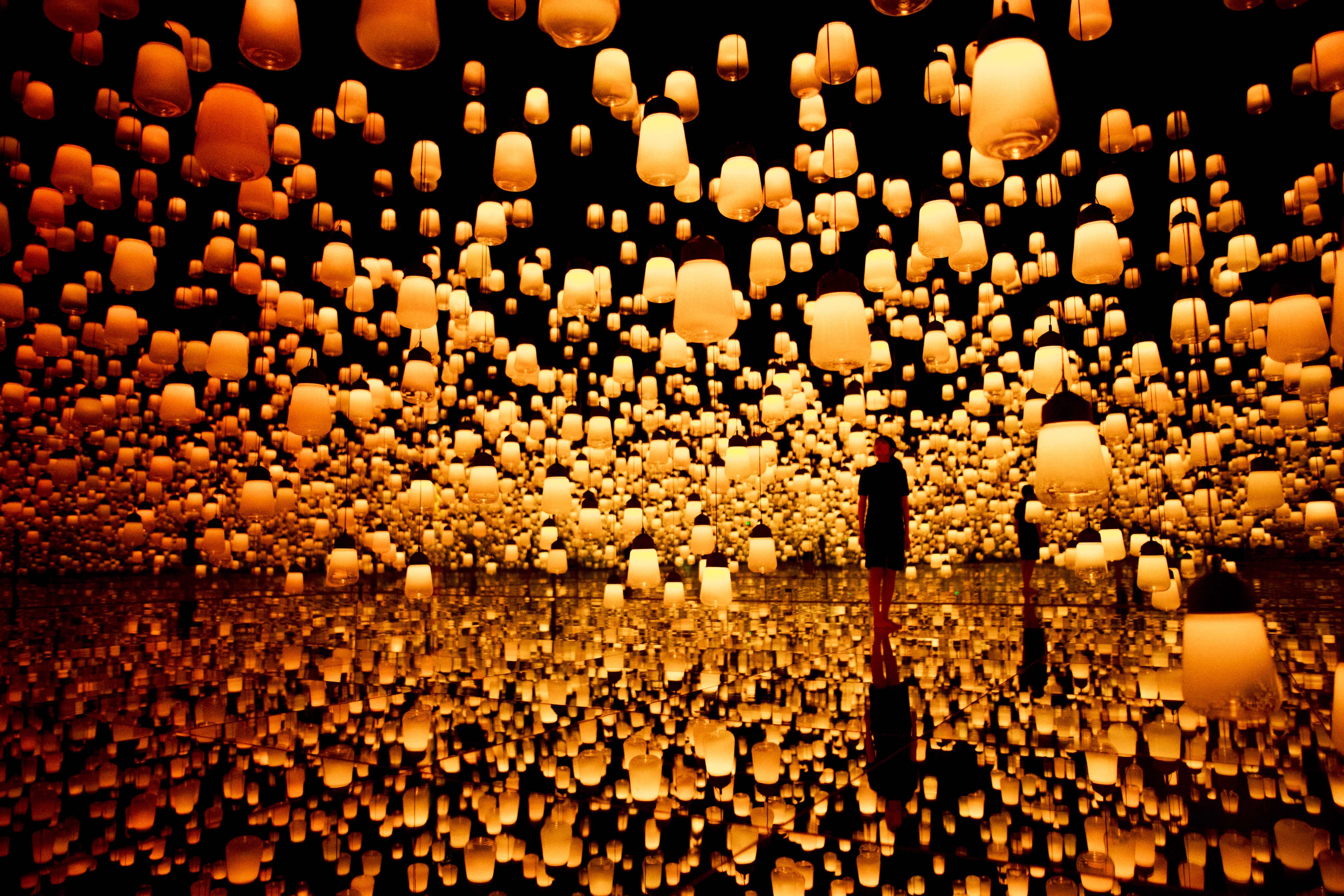 thebetterplaces_digitalmuseumtokyo_forestoflamps