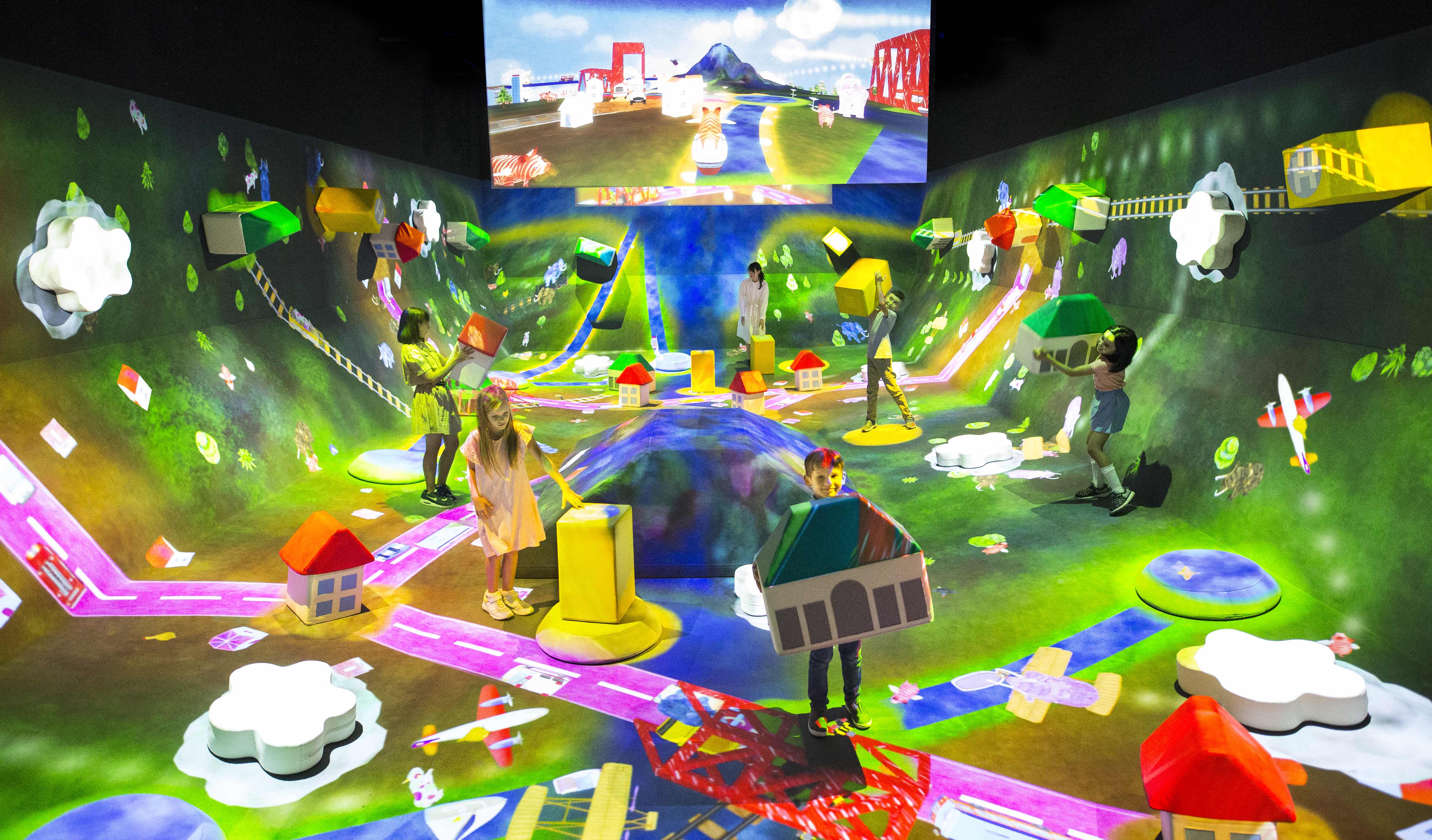 thebetterplaces_digitalmuseumtokyo_Main_Inverted Globe