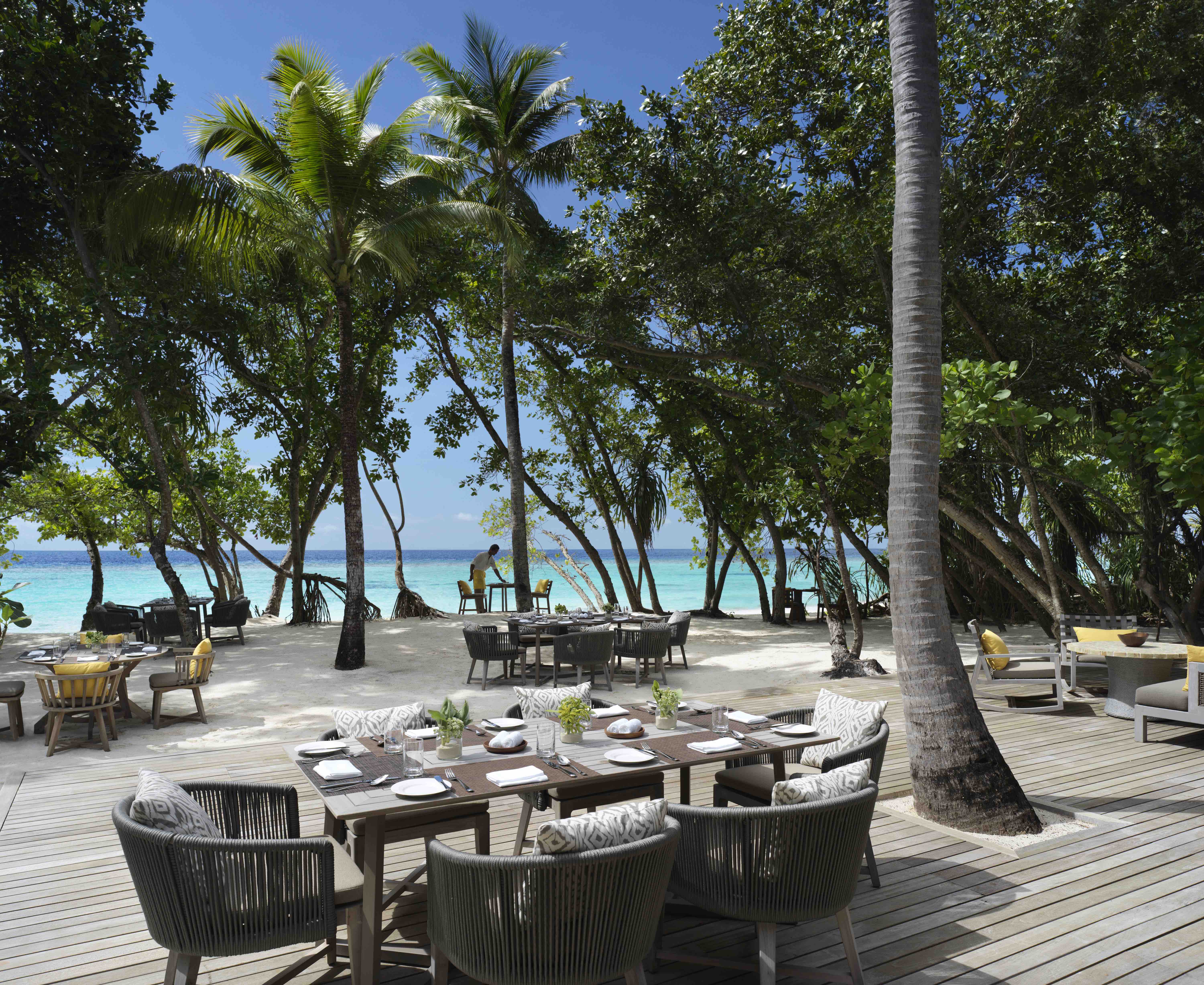 Thebetterplaces_vakkaru_maldives_Honeymoon_Ammany_Terrace.jpg