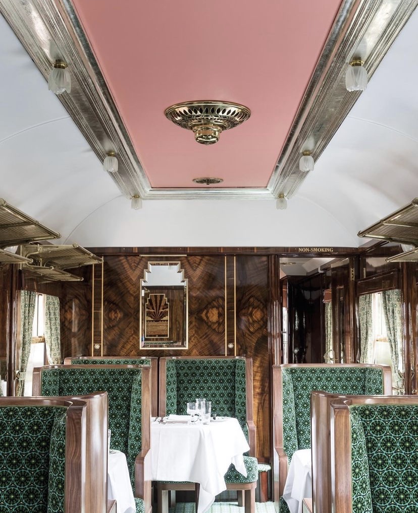 DESIGNED BY WES ANDERSON: TRAVEL IN A 1950‘S TRAIN THROUGH&nbsp;ENGLAND