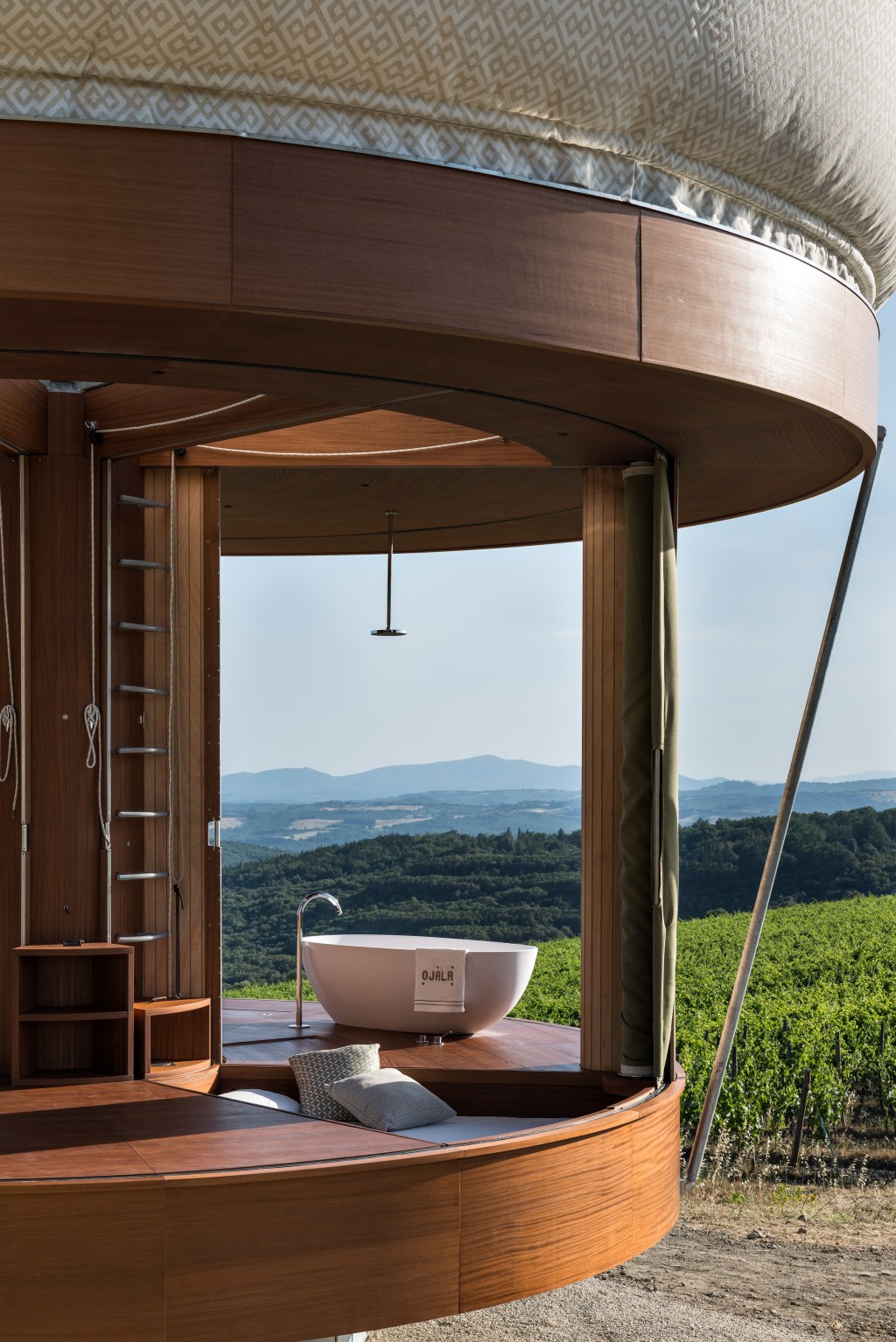 THIS BOAT-INSPIRED TINY HOUSE IN AN ITALIAN VINEYARD IS PURE&nbsp;PERFECTION